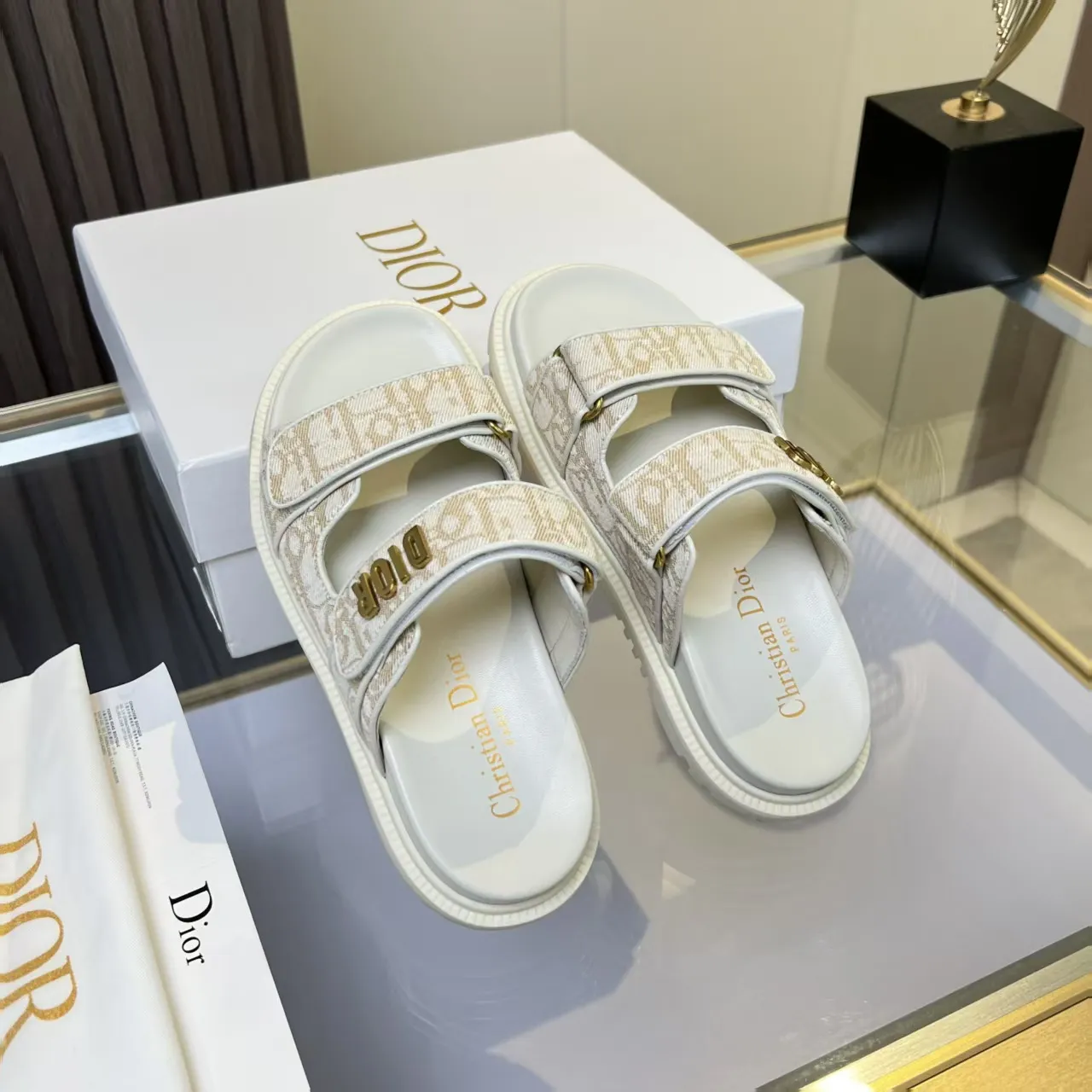 👟👟Ex-factory price 480👟👟 Dior classic popular sandals Step into the fashion territory of Dior slippers and encounter the ultimate fusion of elegance and comfort. The upper is engraved with the Christian Dior Paris logo using exquisite embroidery technology. The delicate stitching tells the brand's profound heritage and is fully recognizable.   Made of high-quality materials, it feels soft and fits your feet, as if it is a gentle care tailor-made for your feet. The sole is carefully designed and engraved with Christian Dior's lucky star symbol. It is not only a beautiful embellishment, but also provides reliable grip, making every step steady and secure.   It has a simple design and is easy to put on and take off. Whether it is a lazy weekend or a pleasant vacation, it can be easily adapted. Whether paired with casual shorts, casual jeans, or an elegant dress, Dior slippers can instantly enhance the overall style and show a casual fashion attitude.   Dior slippers, in the name of fashion, inject luxurious charm into your life and accompany you with every step you take with confidence and elegance. Material: Fine genuine cowhide upper, outsole, TPR, non-slip and wear-resistant, code number: 35-41 (42 customized)